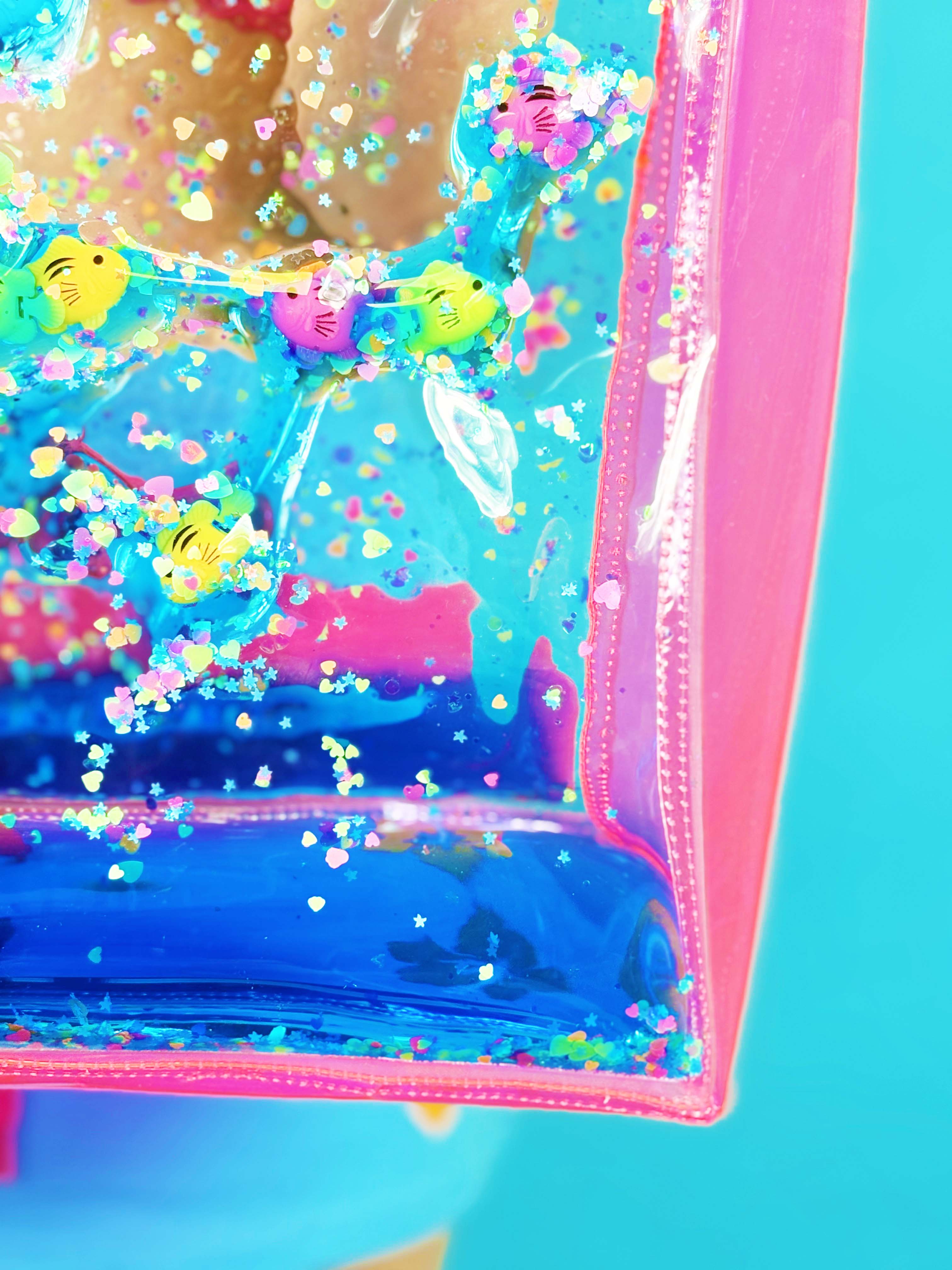 Liquid Glitter Bucket Tote - Just Keep Swimming - Electric Bubblegum