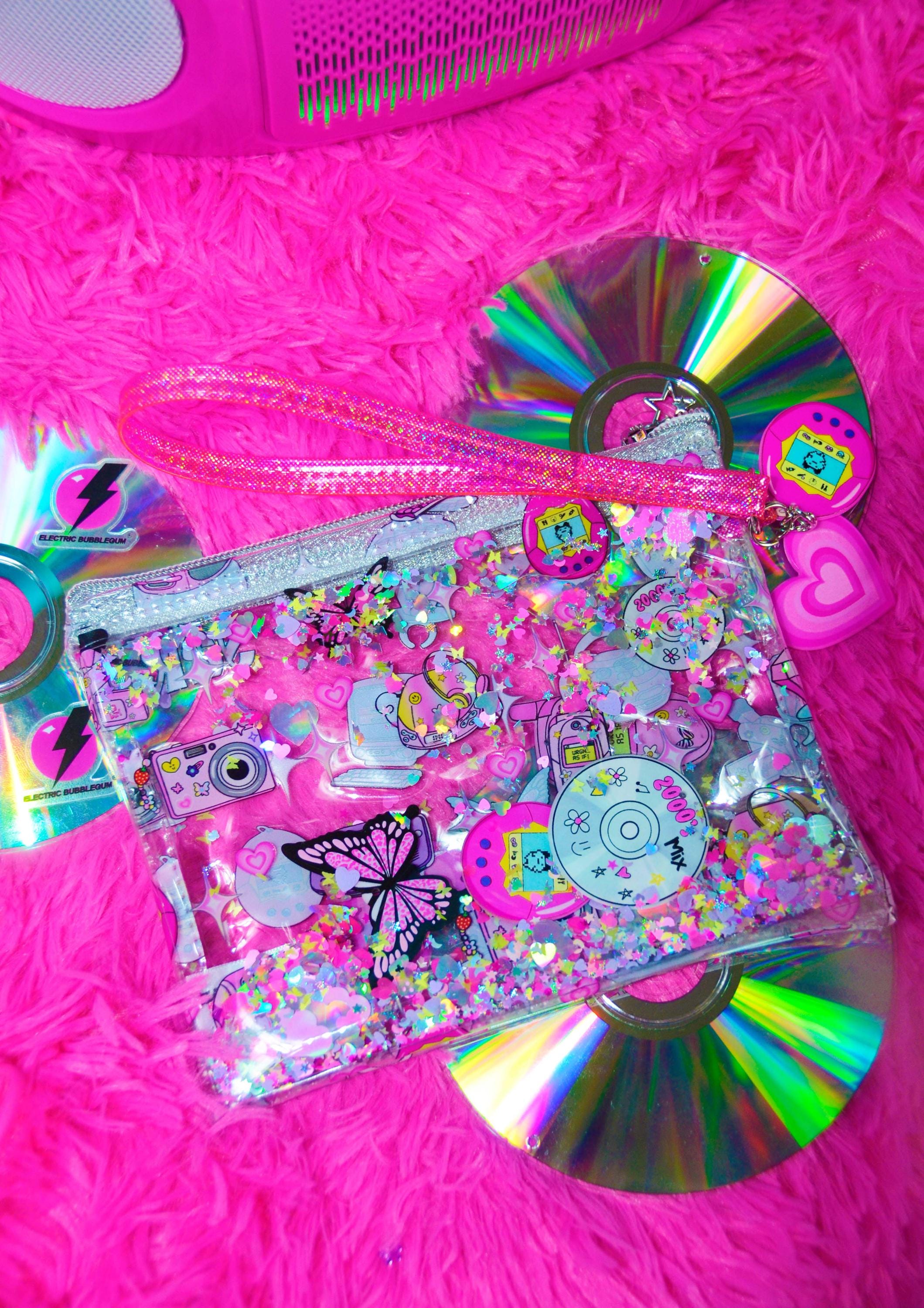 Liquid Glitter Wristlet – Dot Com Cutie